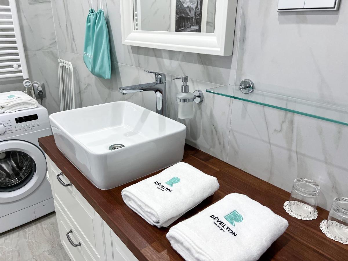 Revelton Suites Riga Esterno foto